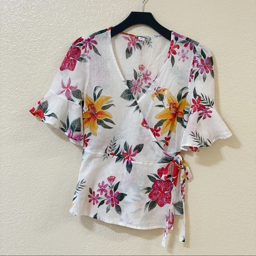 Old Navy Linen &‎ Cotton Blend Floral Wrap Top